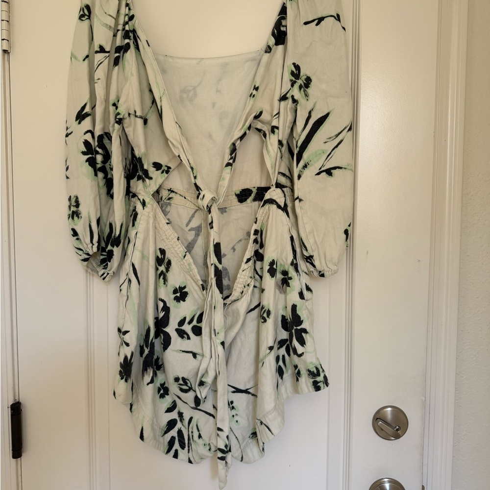Tanya Taylor
ADD TO HEARTS
Stevie Romper - Picture 6 of 12